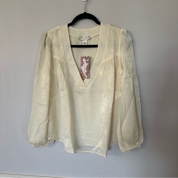 Band of the Free Women’s Long Sleeve Ivory Satin V-Neck Blouse Size S NWT - Picture 2 of 8